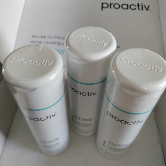 Proactiv Renewing Cleanse 3 pc acne treatment 6 FL. oz. - Picture 3 of 4